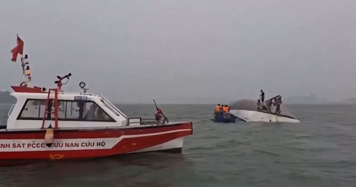 vietnam-tourist-boat-capsizes